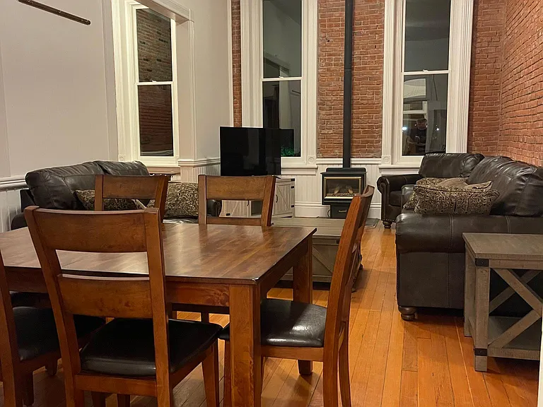 327 1st Ave NW #A — Photo 4