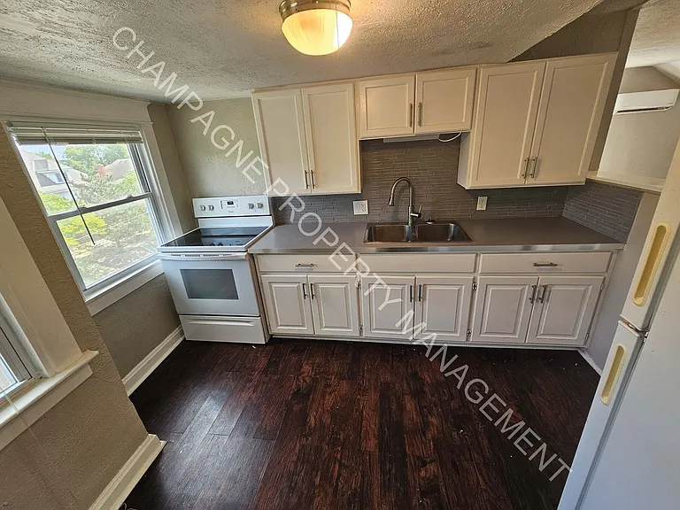 4046 McGee St — Photo 4