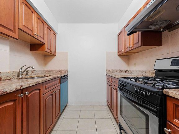5th image of 6434 Grand Central Pkwy APT 2F