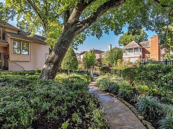5th image of 12833 Kingsbridge Ln