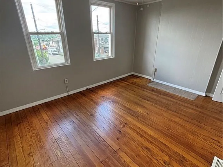 4243 Gladstone St — Photo 15