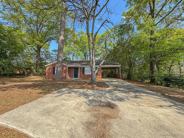 815 Perry Hill Rd — Photo 2