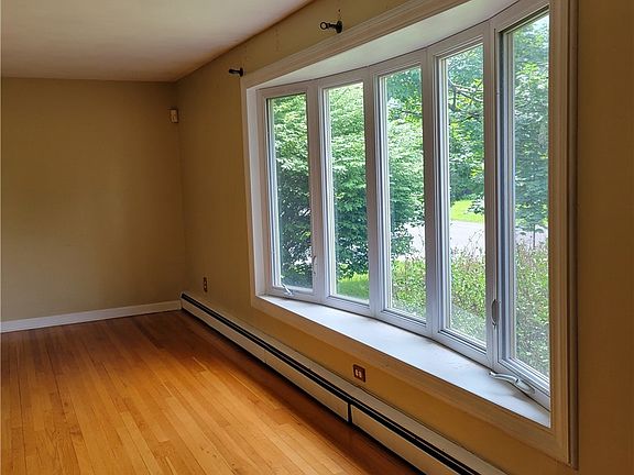 3rd image of 4829 Candy Ln