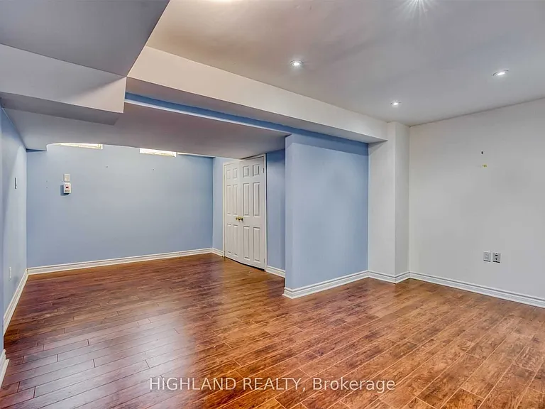 763 Millworks Cres — Photo 14