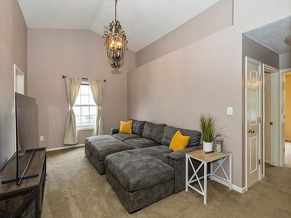 5th image of 1017 Fountain Grass Dr