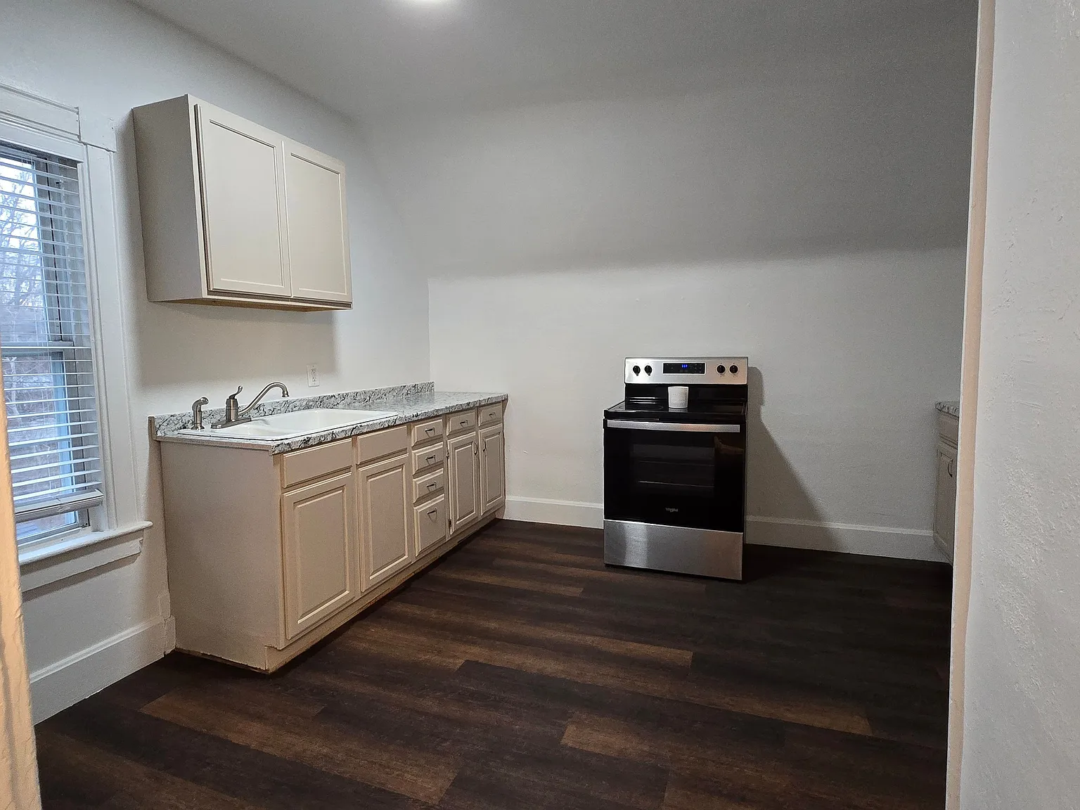 2 bed, 1.0 bath, 850 sqft, $995 — Photo 1