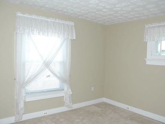 Bedroom 1 of 3
