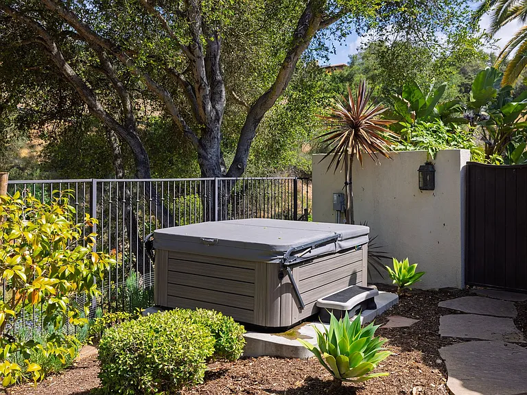 655 Coyote Rd — Photo 24
