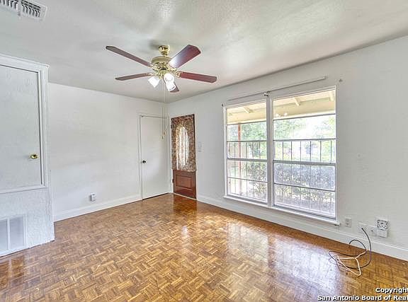 4th image of 2219 Palomino Dr