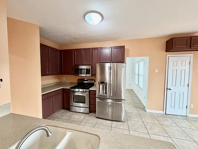 221 Dunn St — Photo 13