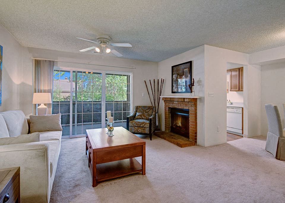 Windtree Apartments Living Room
