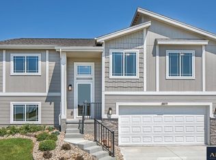 8017 113th St, Omaha, NE 68142