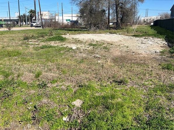 626 N 1st St, La Porte, TX 77571