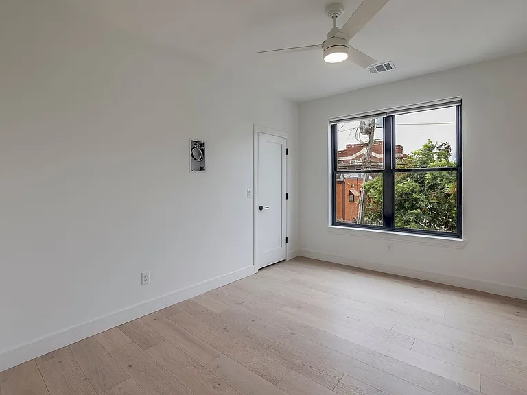 309 W Daggett Ave — Photo 12