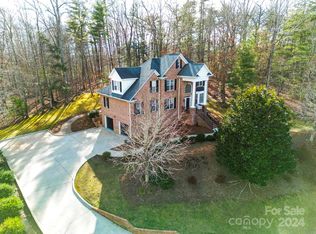 1111 Georgetown Ln, Lenoir, NC 28645