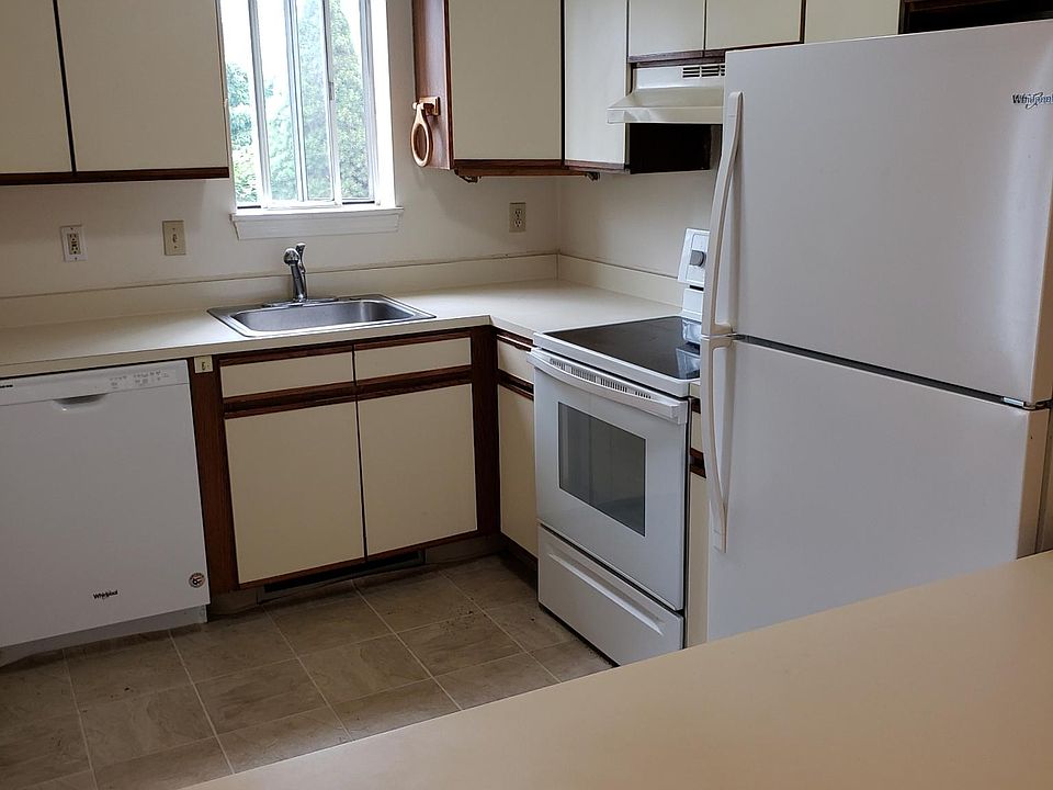 2nd image of 11 Stoneheights Dr Unit 11