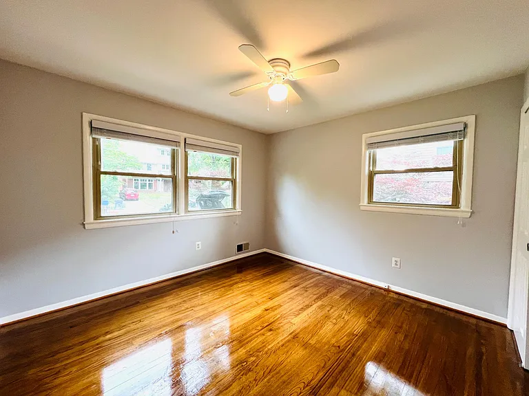 2220 Primrose Dr — Photo 9