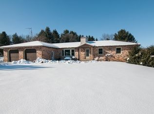 7210 Clover Hill Dr, Waunakee, WI 53597