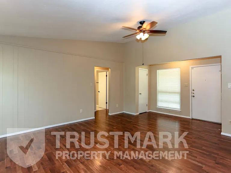 1230 Preswick Cir — Photo 2