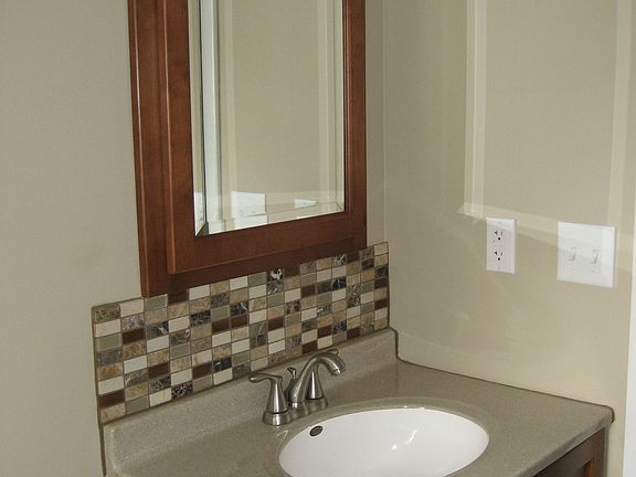 5th image of 126 W Parkwood St