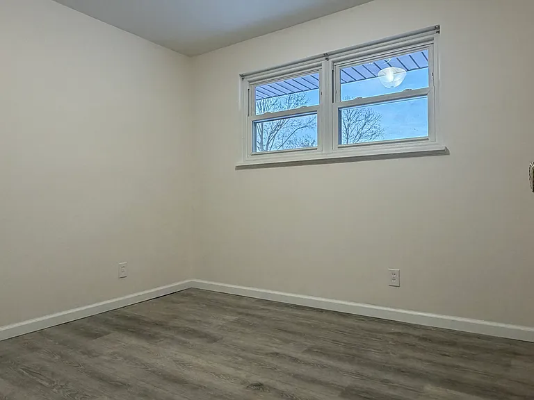816 Gloria Ave — Photo 5