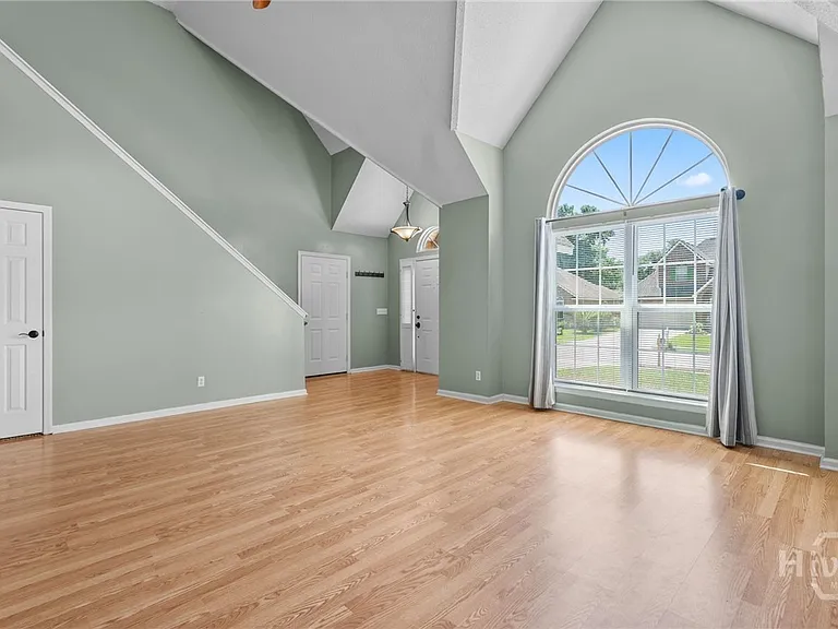 114 Saint Andrews Way — Photo 4