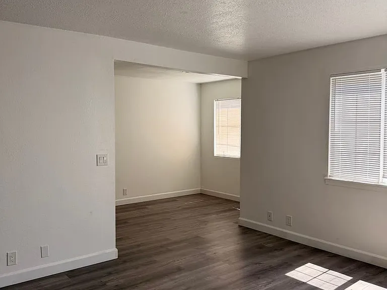 80 Mina Ave — Photo 14