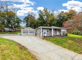 39 Curry Rd, Hamden, CT 06517