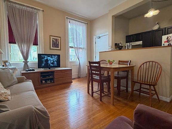 2nd image of 52 Wellington St S #1