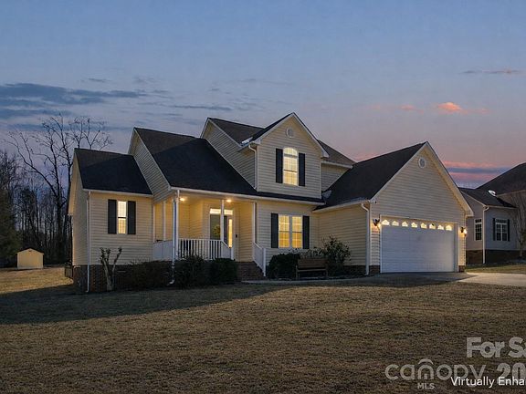 3rd image of 143 Maple Ridge Cir