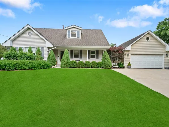 6N477 Salina Ave, St Charles, IL 60174