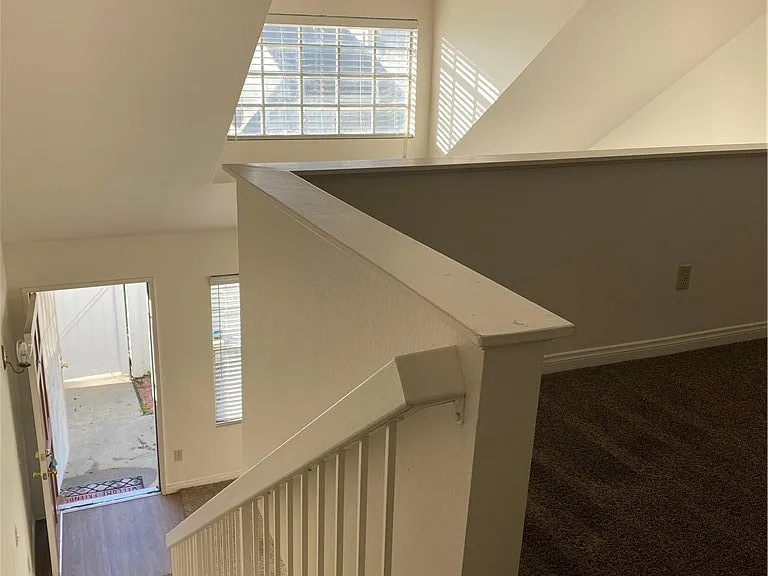 805 W Grondahl St — Photo 18