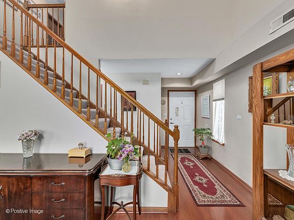 2nd image of 902 Jordan Ct