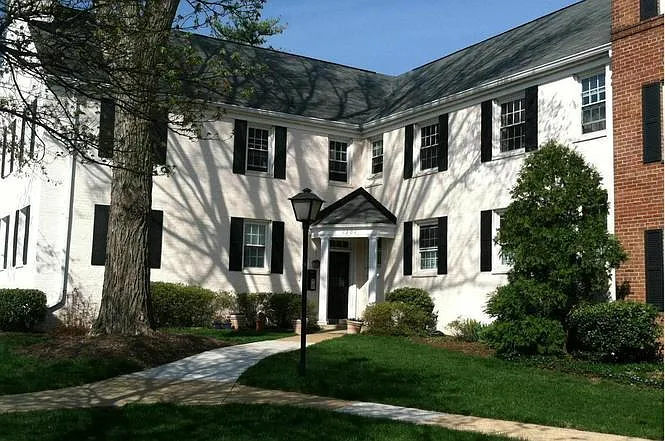 1301 S Walter Reed Dr — Photo 1