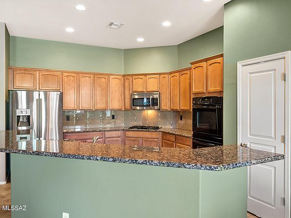 5th image of 213 E Brearley Dr