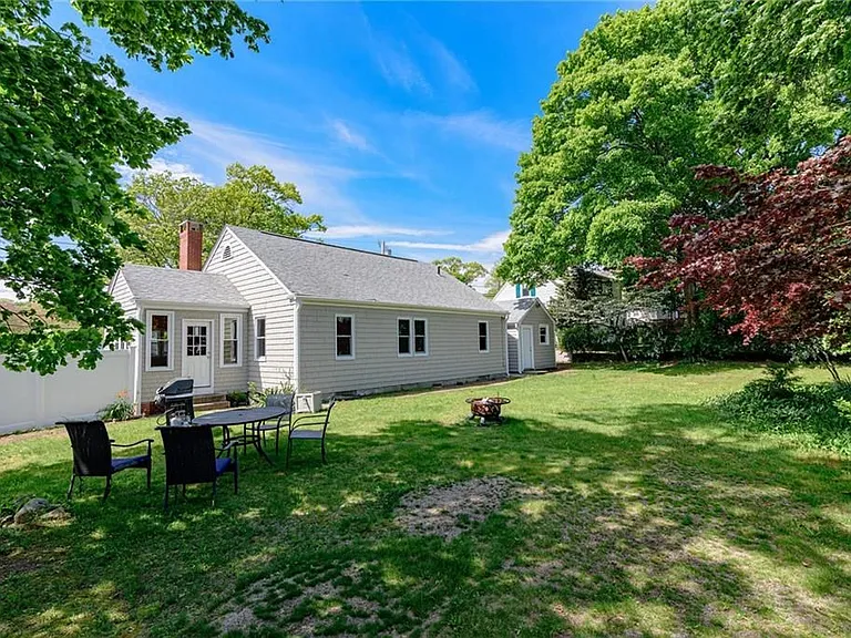 76 Crossland Rd — Photo 4