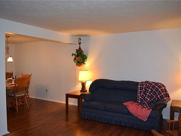 3rd image of 1340 Dogwood Ct