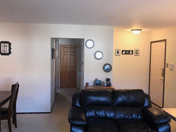 3rd image of 870 E Carriage Ln Unit 4