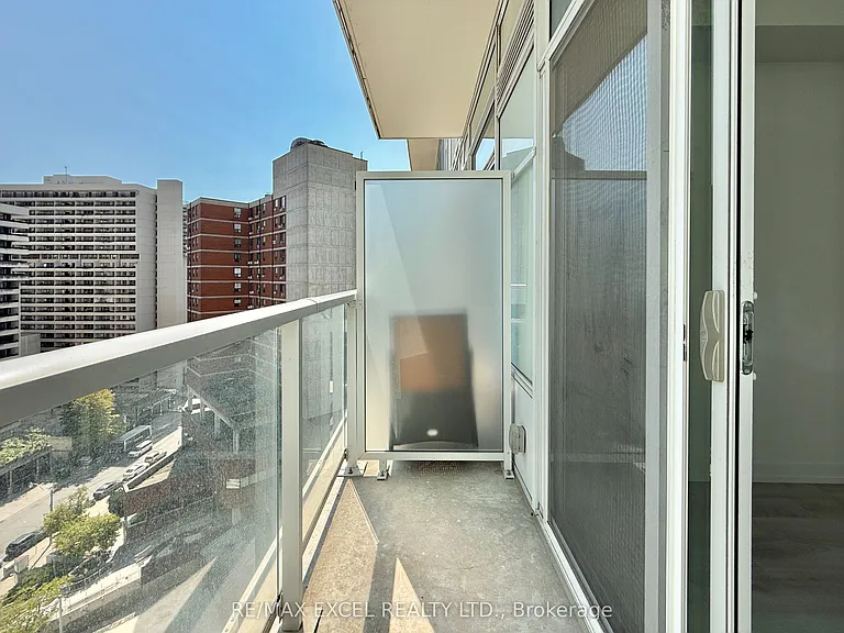 33 Helendale Ave #1012 — Photo 24