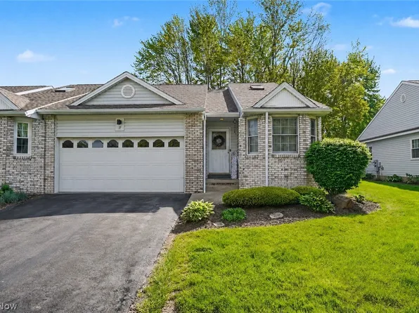 17 Harneds Lndg, Cortland, OH 44410