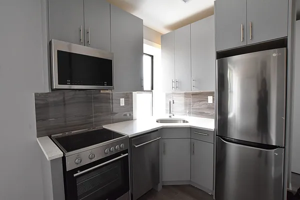 Rented by Clove Realty LLC | media 12