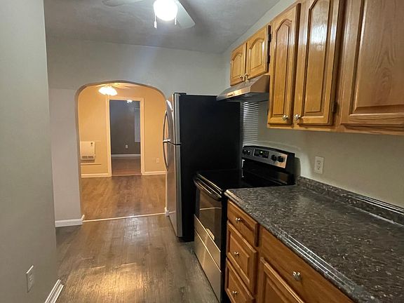 3rd image of 98 Roberts St Floor 2