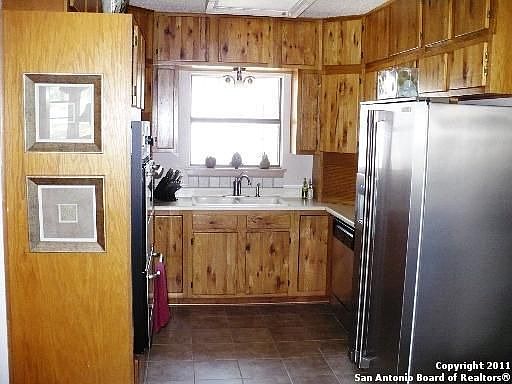 3rd image of 7815 Shady Hollow Ln