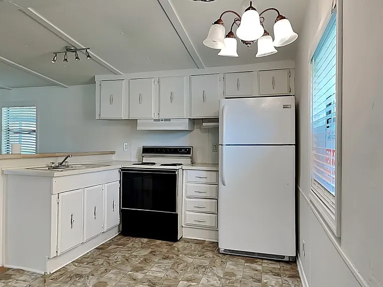 804 Weeping Willow Ave — Photo 3