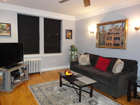 living rm w/ NY views