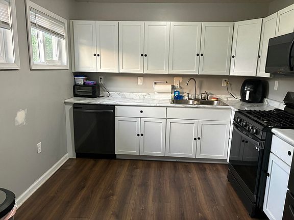 2nd image of 2516 Central Dr