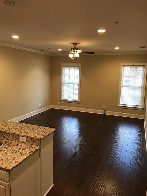 Building Photo - 425 E McDonough St #104