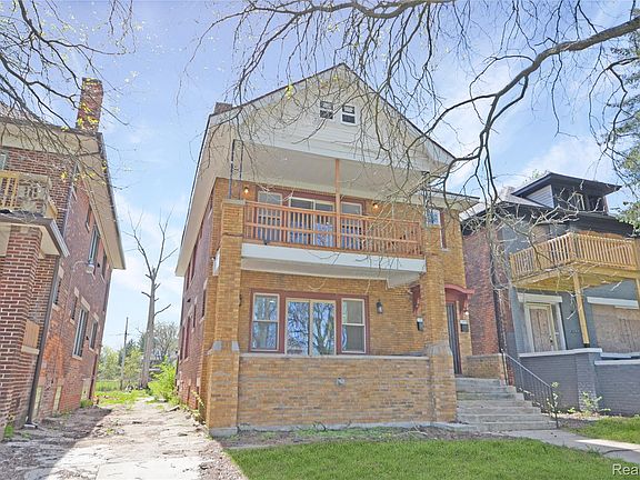 2nd image of 2253 Gladstone St