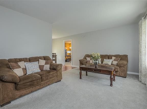 4th image of Spruce Ave