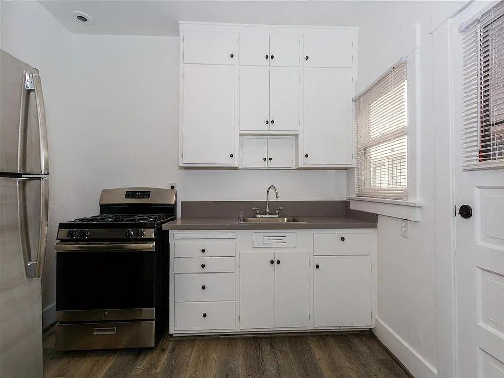 727 Locust — Photo 1